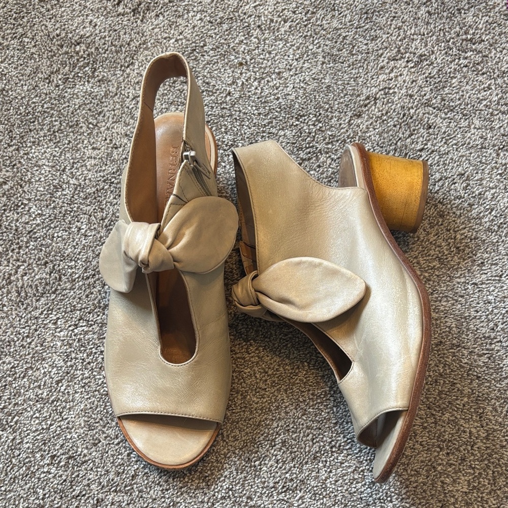 Bernardo Lizzie Leather Top Tie Peep Toe Sandal